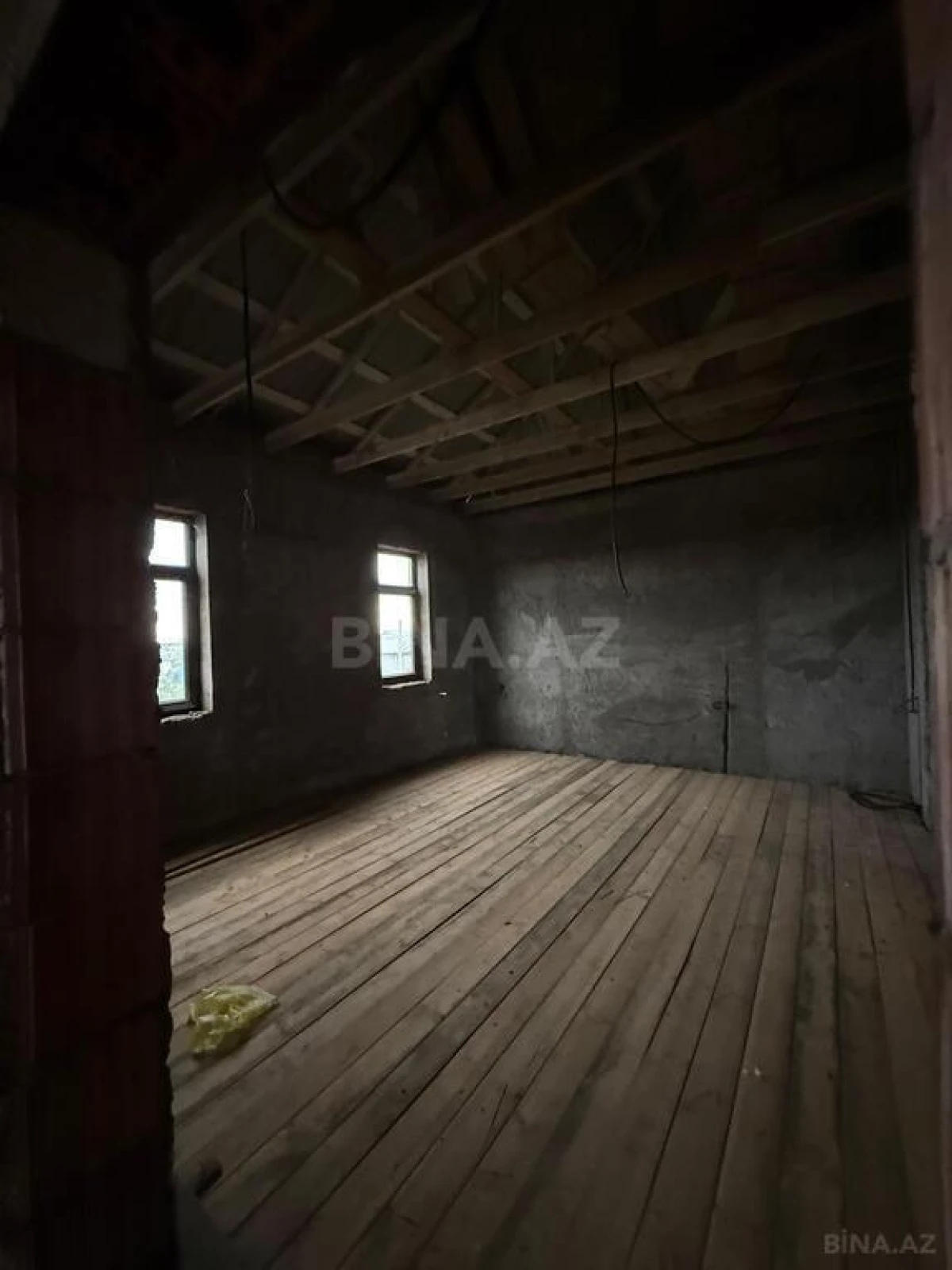 Satılır 5 otaqlı həyət evi 280 m²