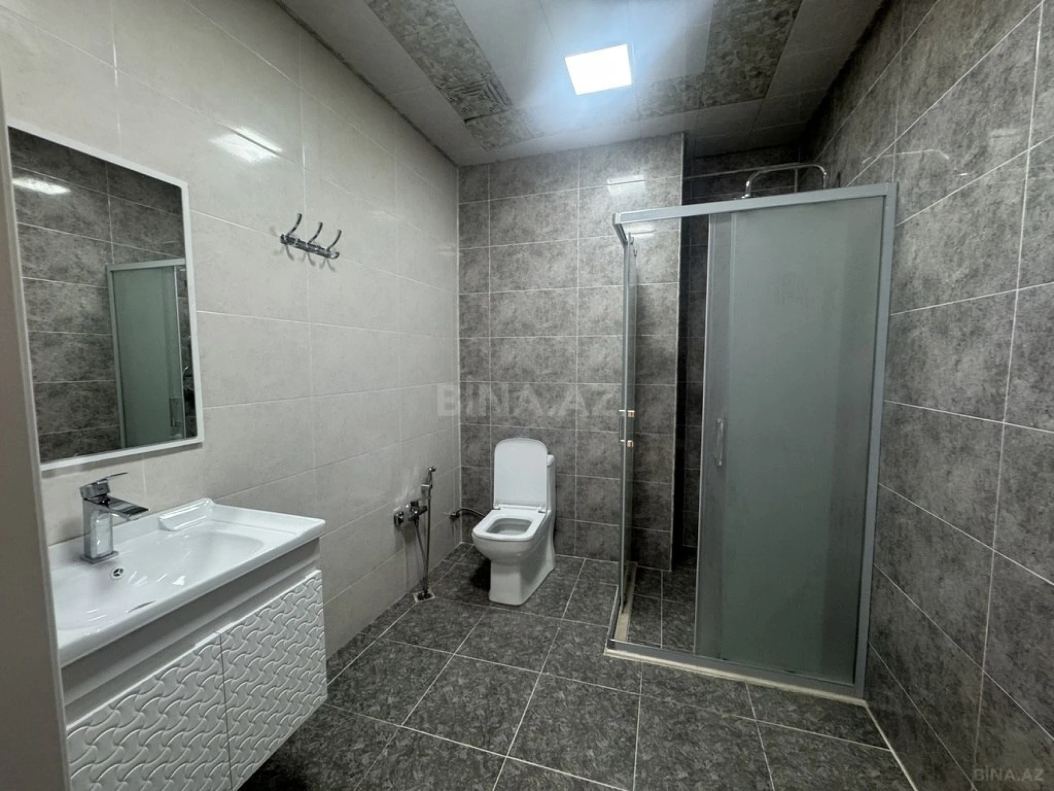 Kirayə verilir 2 otaqlı mənzil 100 m²