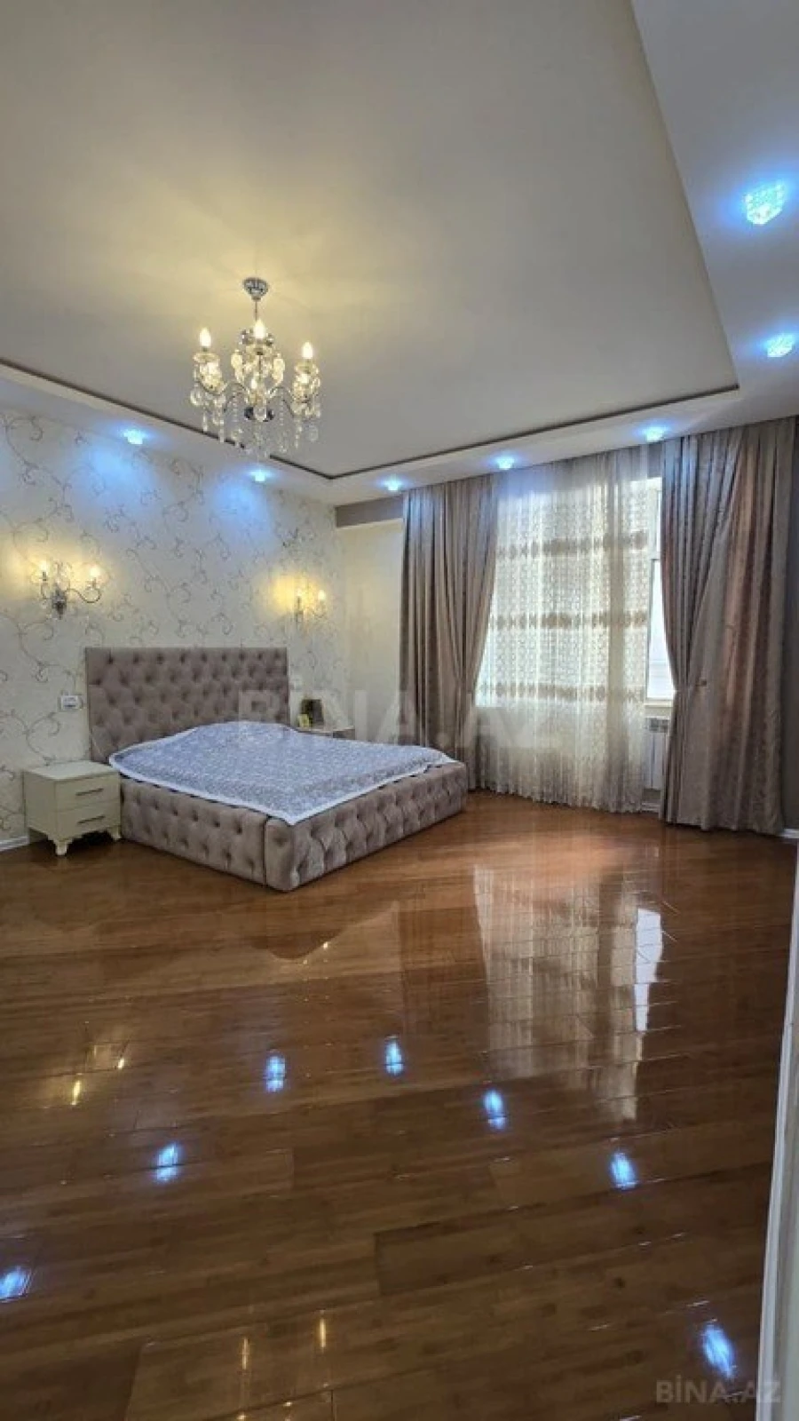 Satılır 4 otaqlı mənzil 160 m²