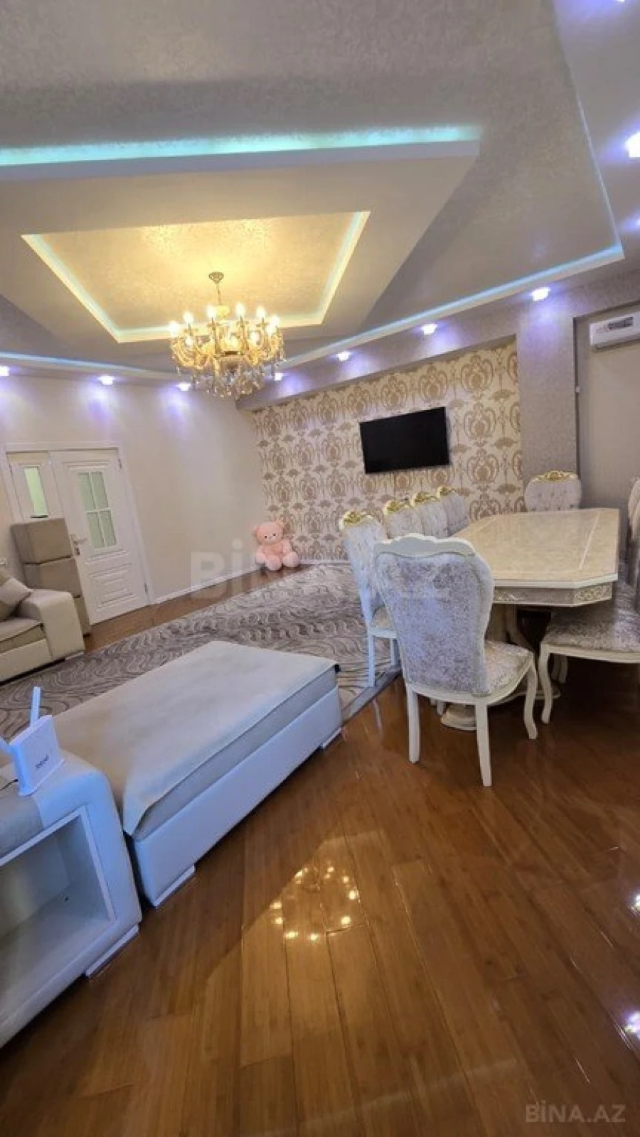 Satılır 4 otaqlı mənzil 160 m²