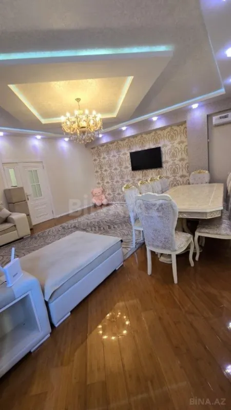 Satılır 4 otaqlı mənzil 160 m²