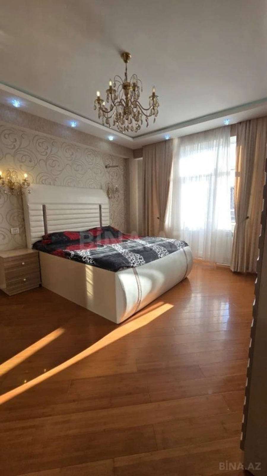 Satılır 4 otaqlı mənzil 160 m²
