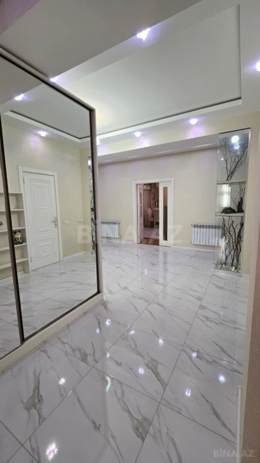 Satılır 4 otaqlı mənzil 160 m²