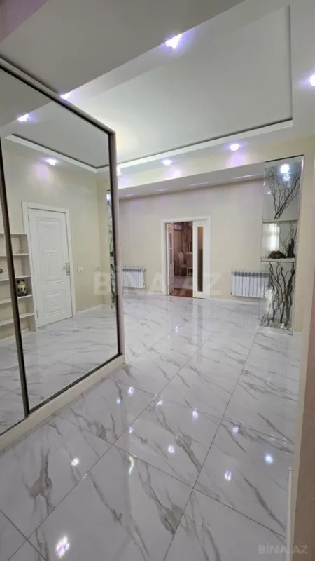 Satılır 4 otaqlı mənzil 160 m²