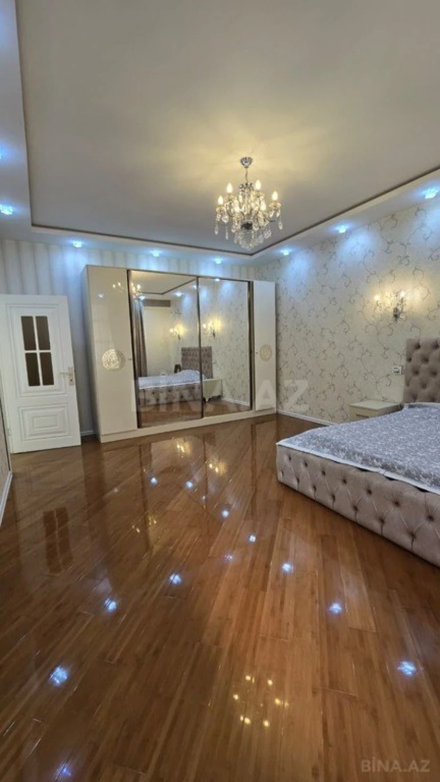 Satılır 4 otaqlı mənzil 160 m²