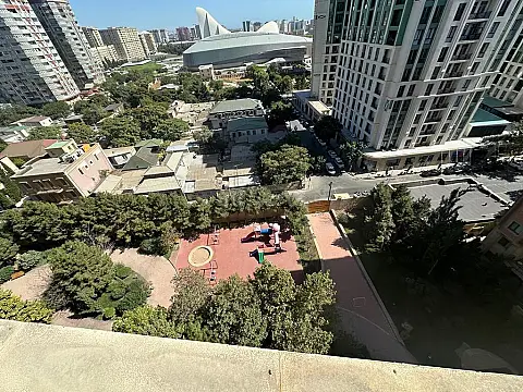 Satılır 3 otaqlı mənzil 191 m²