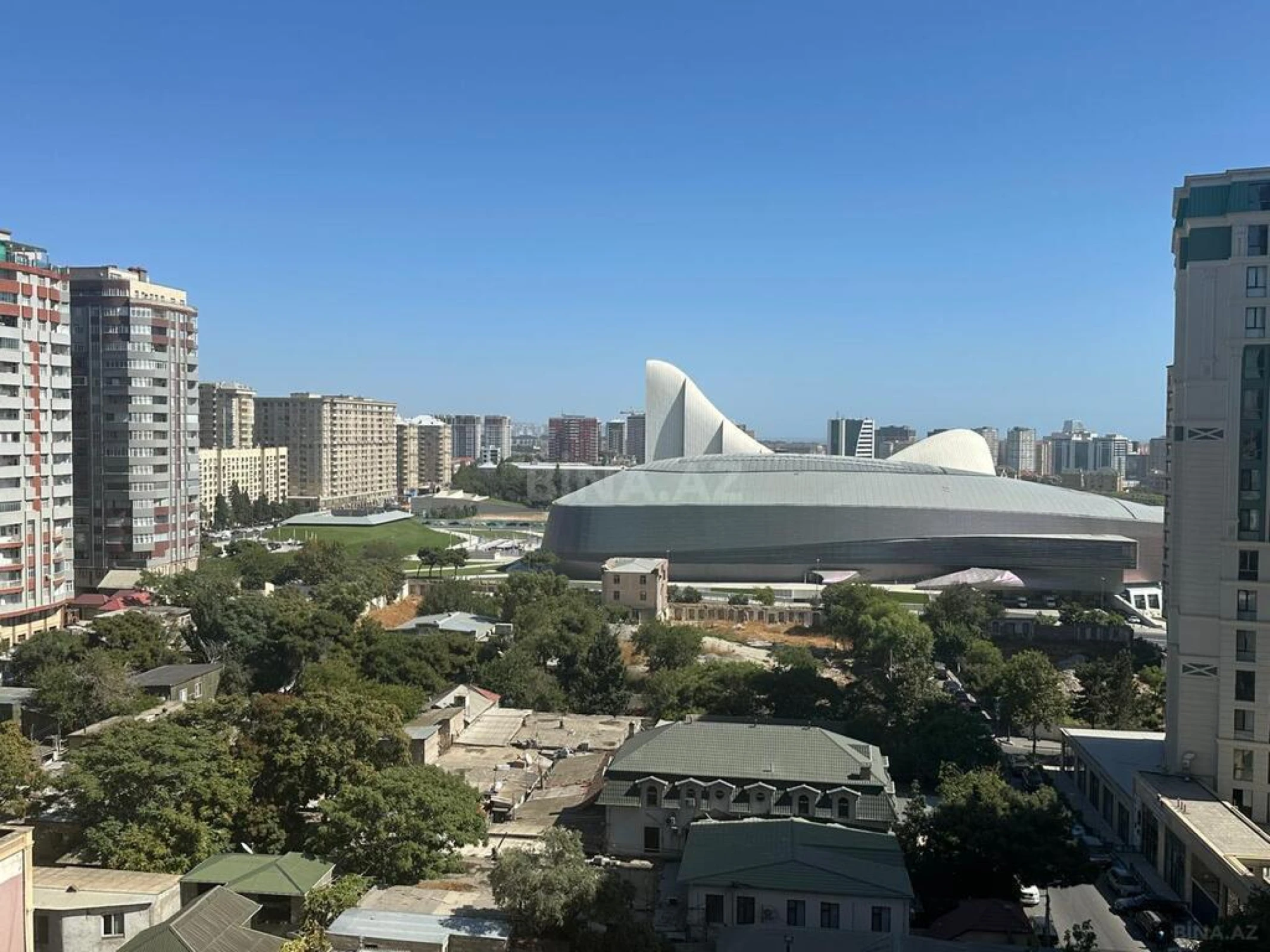 Satılır 3 otaqlı mənzil 191 m²