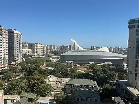 Satılır 3 otaqlı mənzil 191 m²