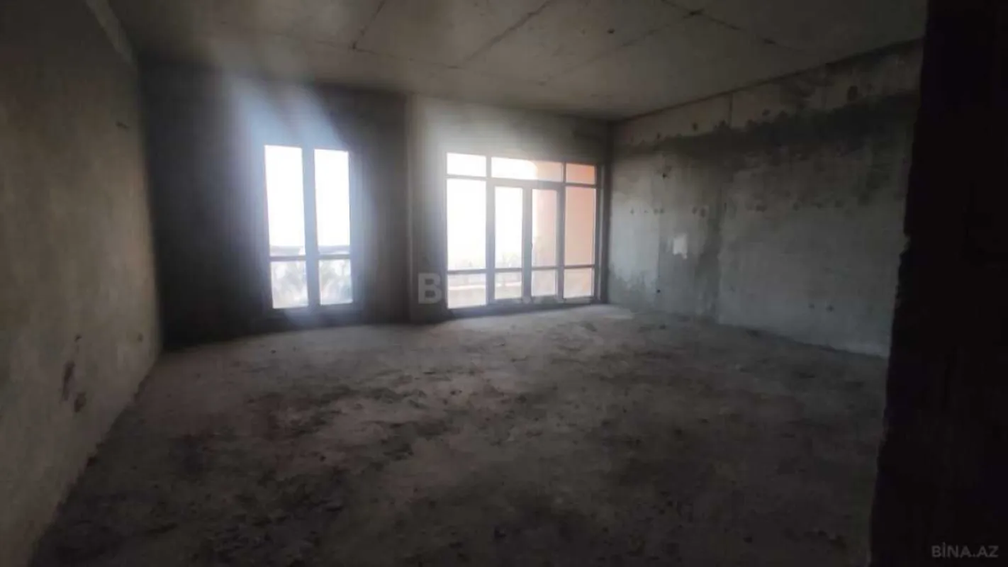 Satılır 3 otaqlı mənzil 191 m²
