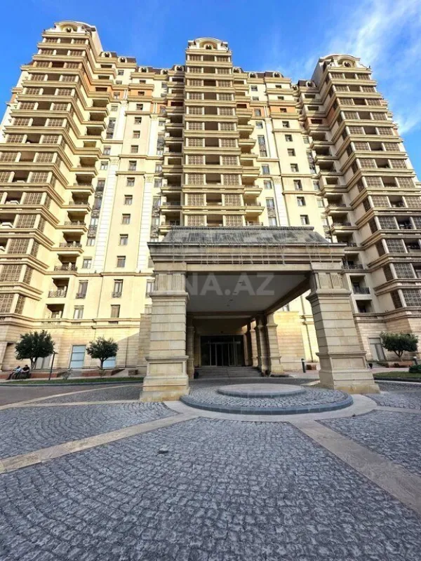 Satılır 3 otaqlı mənzil 191 m²