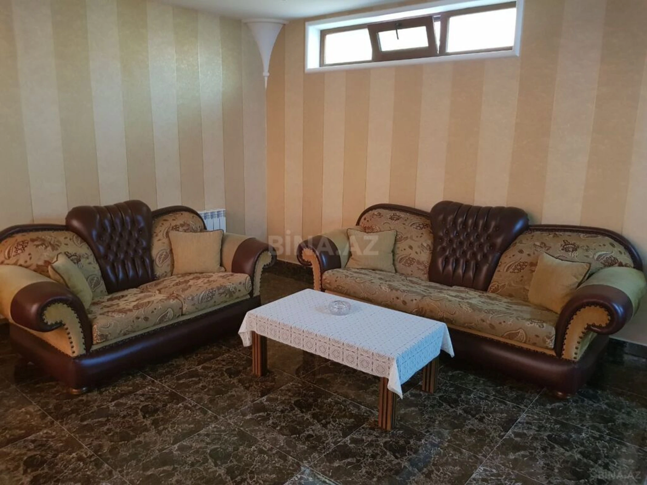 Satılır 10 otaqlı həyət evi 800 m²