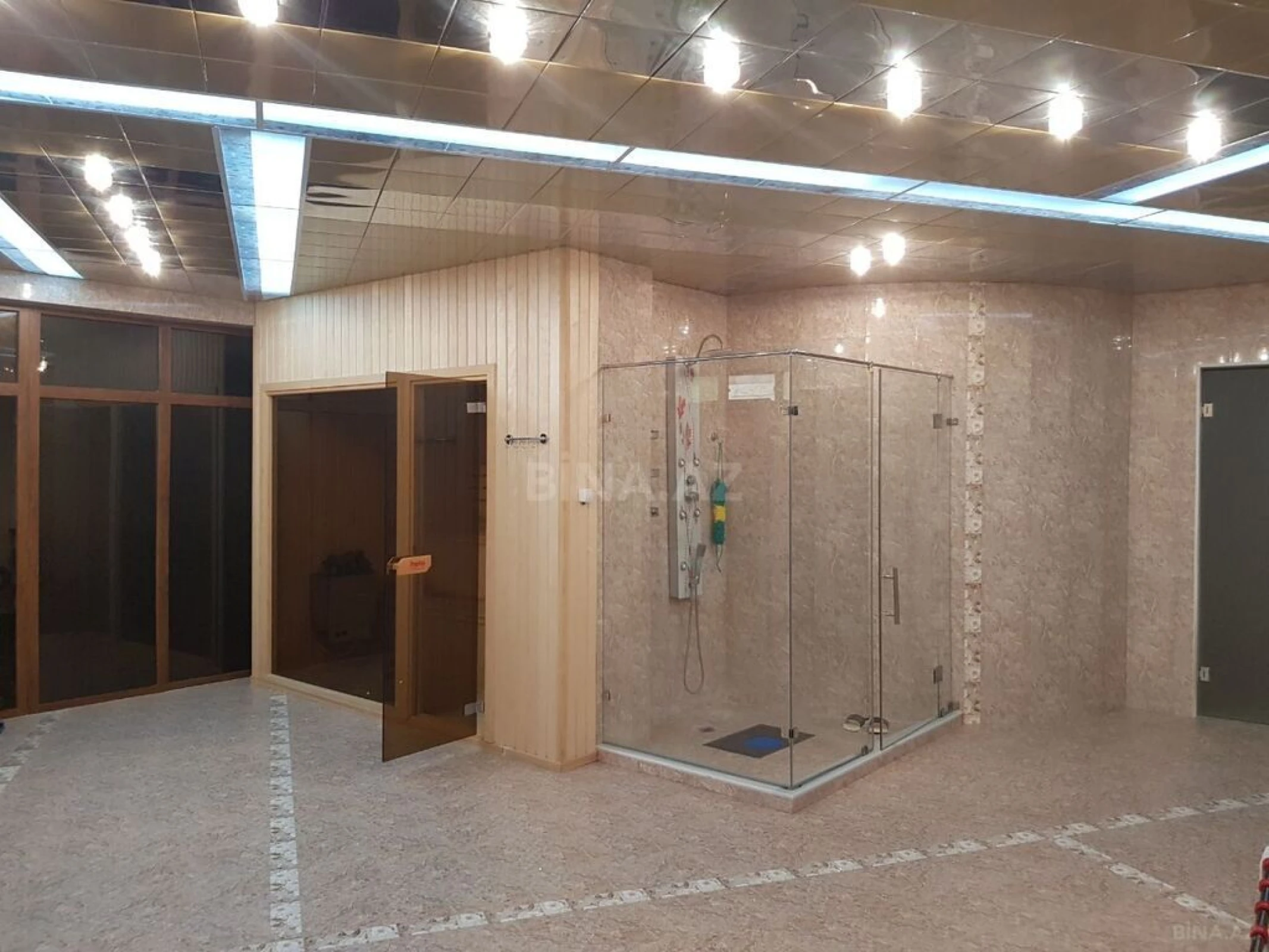 Satılır 10 otaqlı həyət evi 800 m²