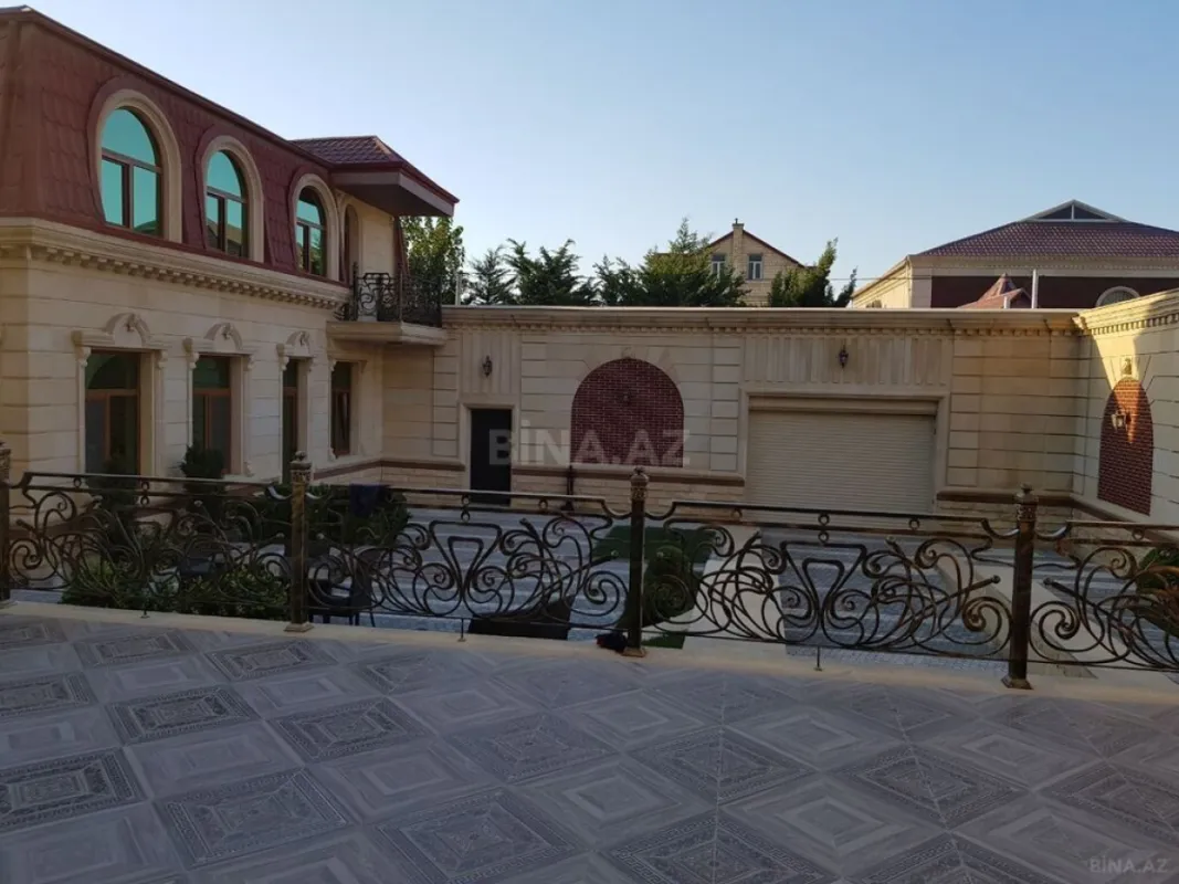 Satılır 10 otaqlı həyət evi 800 m²