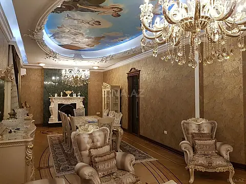 Satılır 10 otaqlı həyət evi 800 m²