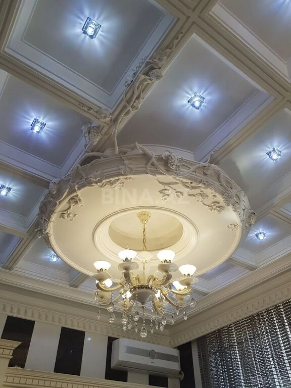 Satılır 10 otaqlı həyət evi 800 m²