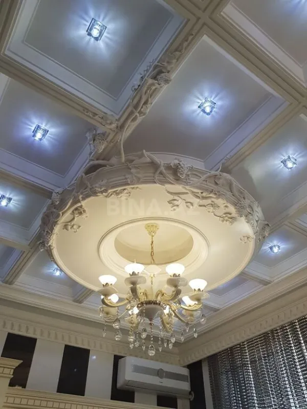 Satılır 10 otaqlı həyət evi 800 m²