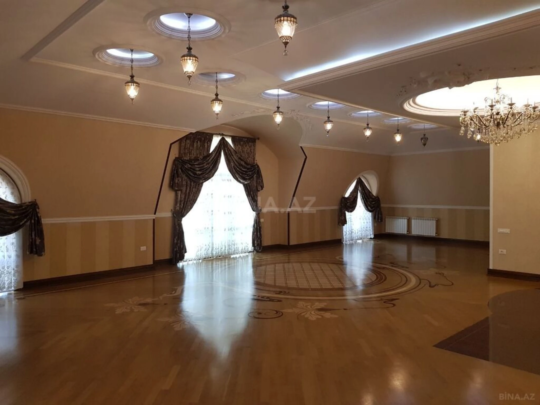 Satılır 10 otaqlı həyət evi 800 m²