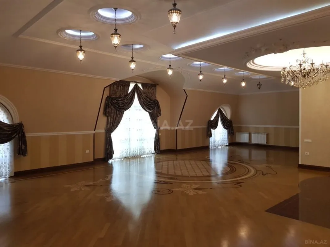 Satılır 10 otaqlı həyət evi 800 m²