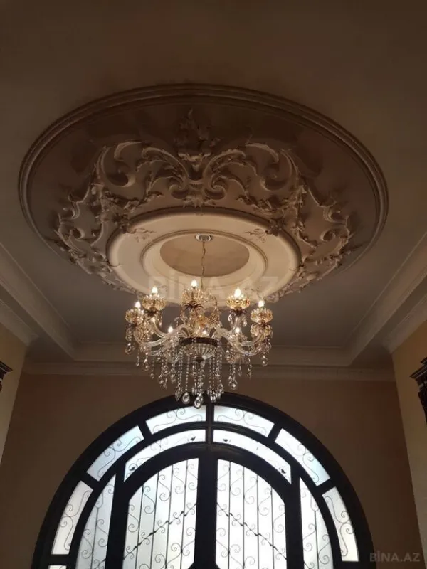 Satılır 10 otaqlı həyət evi 800 m²