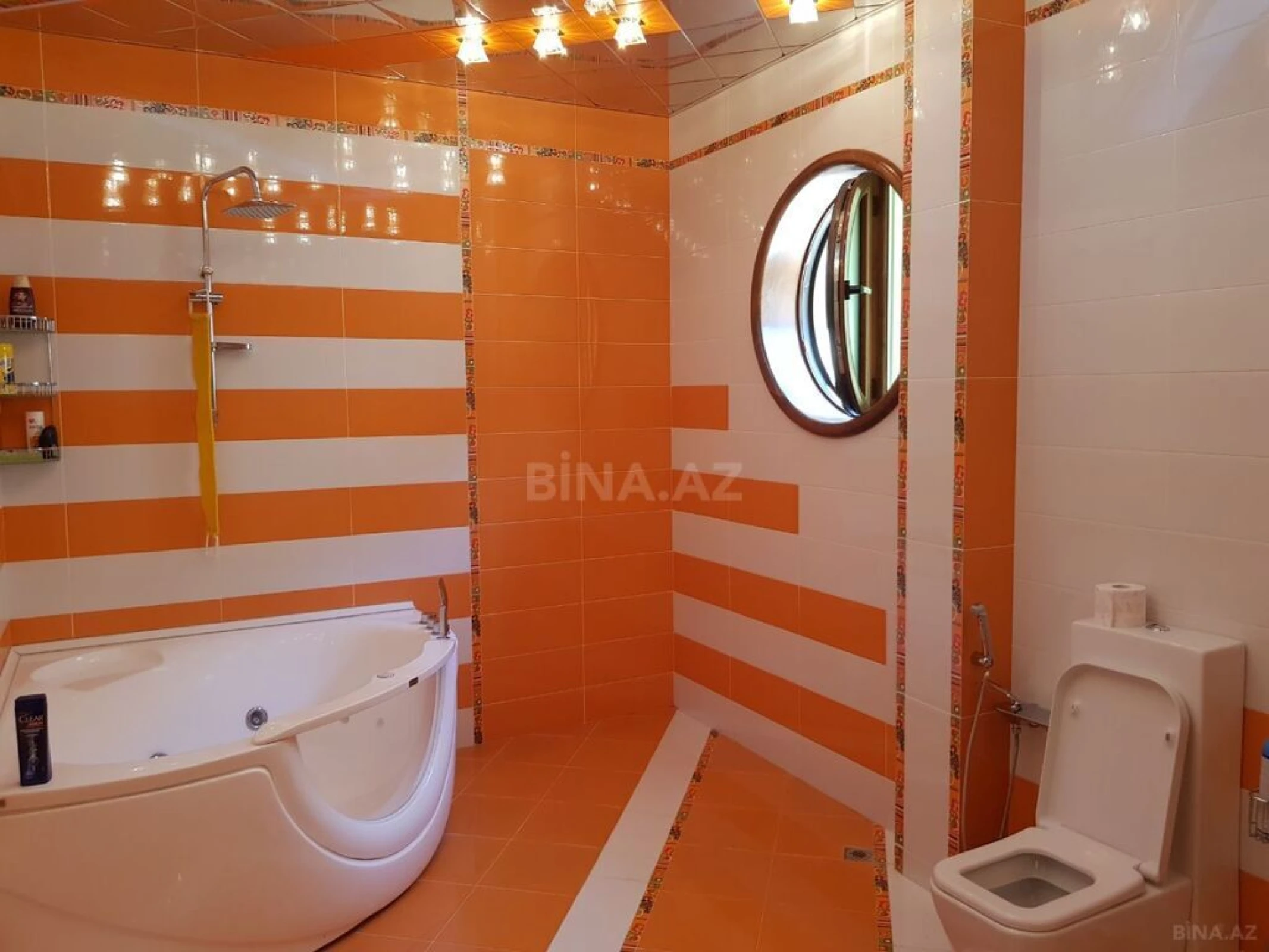 Satılır 10 otaqlı həyət evi 800 m²