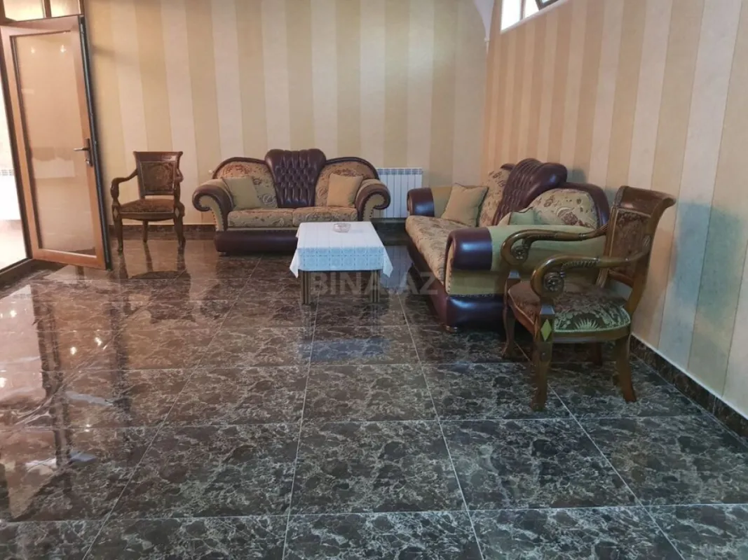Satılır 10 otaqlı həyət evi 800 m²