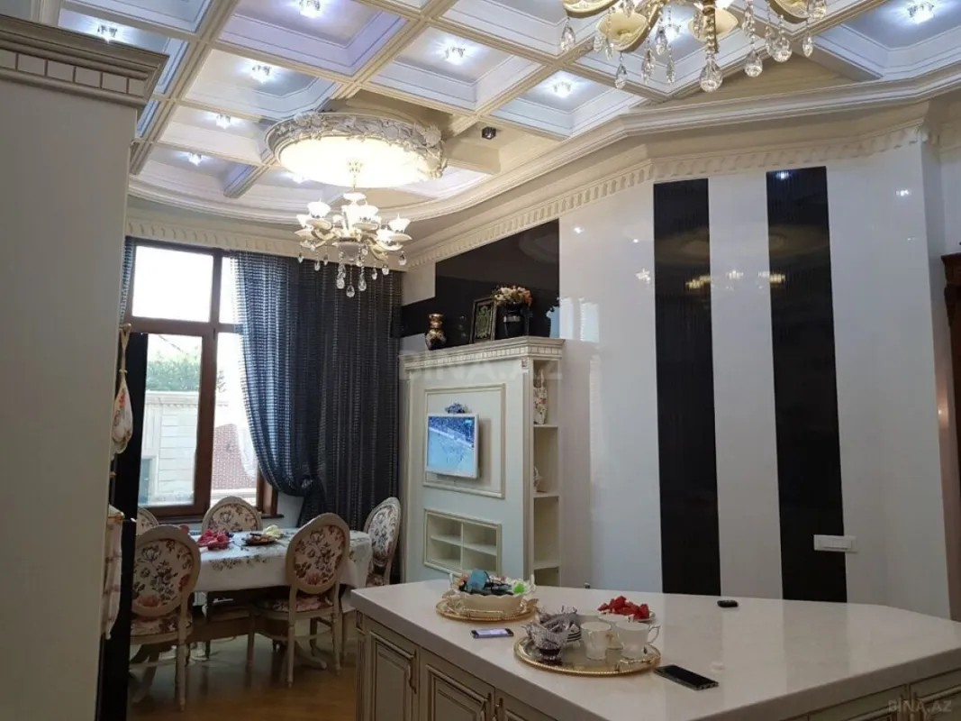 Satılır 10 otaqlı həyət evi 800 m²