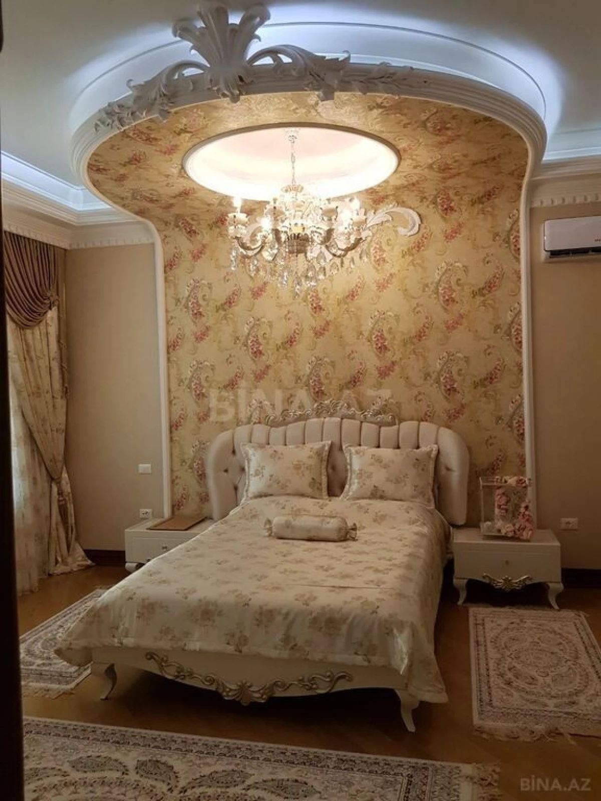 Satılır 10 otaqlı həyət evi 800 m²