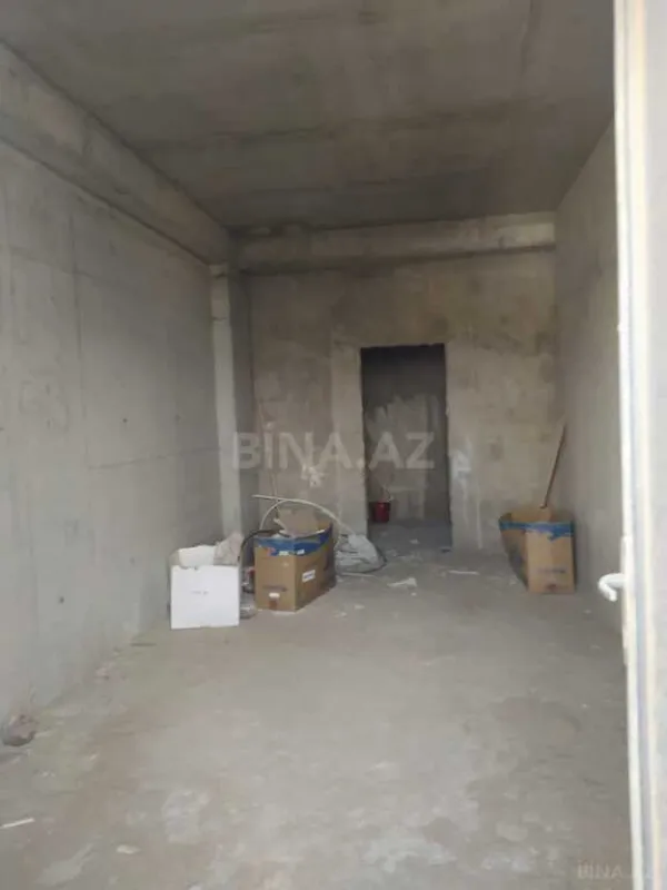 Satılır 4 otaqlı mənzil 181 m²