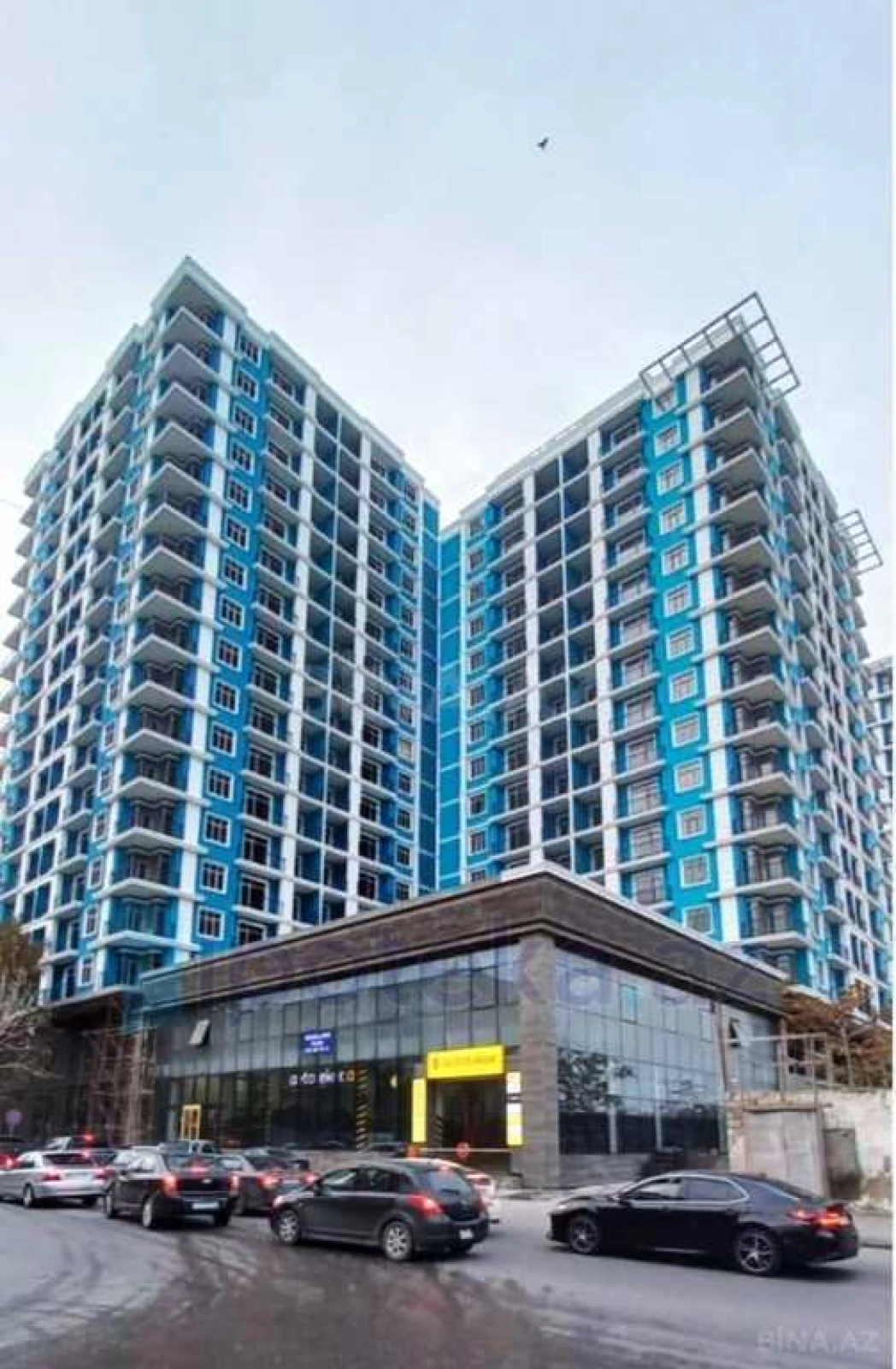 Satılır 4 otaqlı mənzil 181 m²