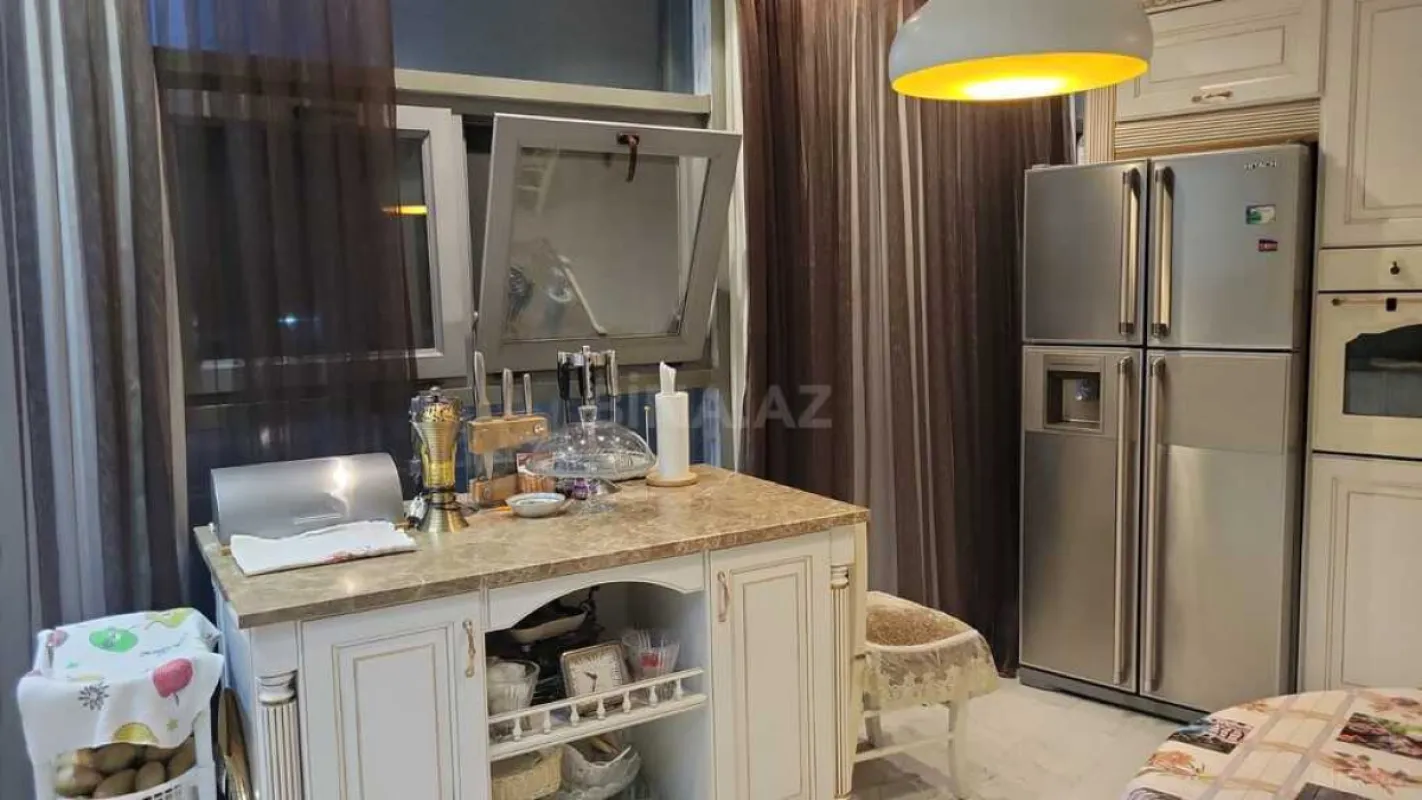 Satılır 4 otaqlı mənzil 151 m²