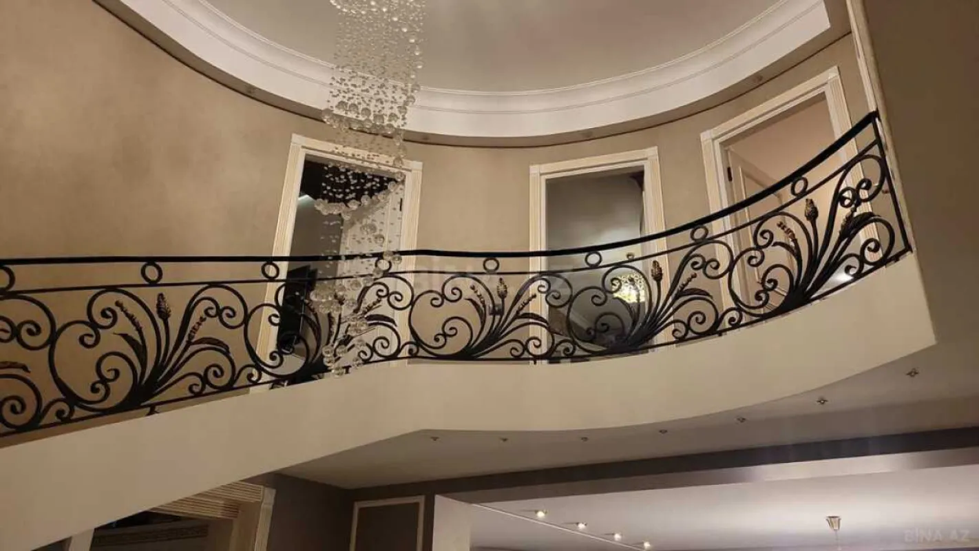 Satılır 4 otaqlı mənzil 151 m²