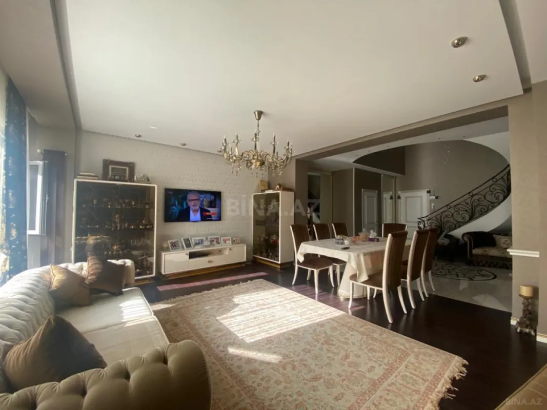 Satılır 4 otaqlı mənzil 151 m²