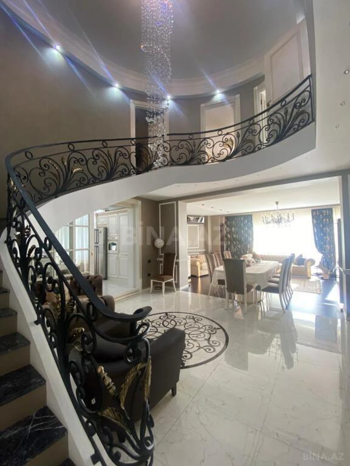 Satılır 4 otaqlı mənzil 151 m²