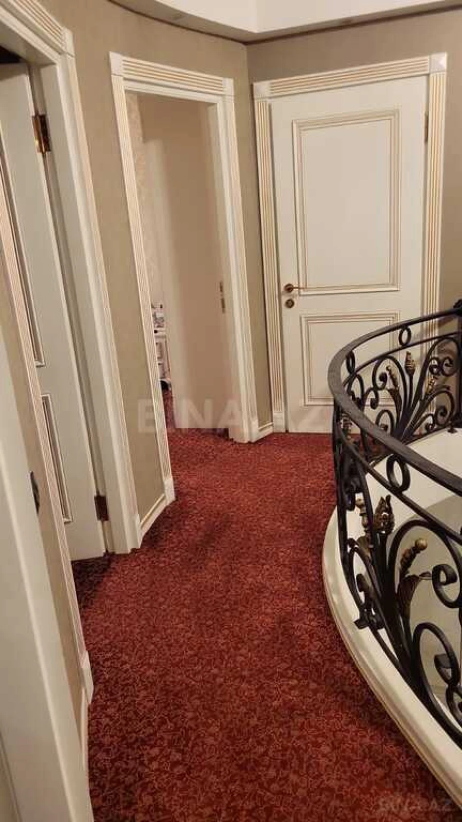 Satılır 4 otaqlı mənzil 151 m²