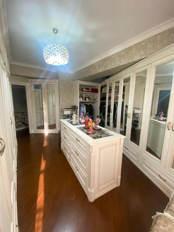 Satılır 4 otaqlı mənzil 151 m²