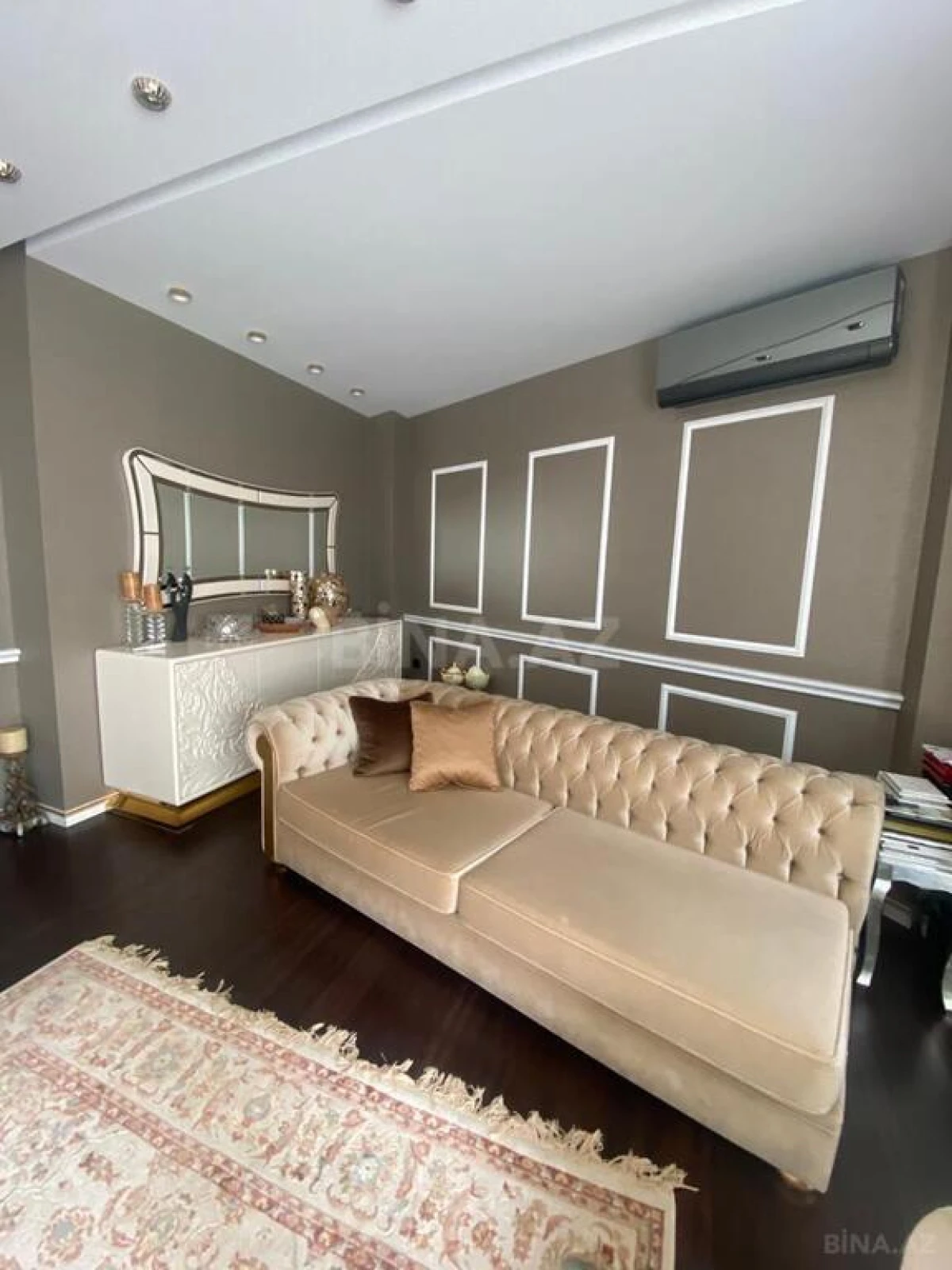 Satılır 4 otaqlı mənzil 151 m²