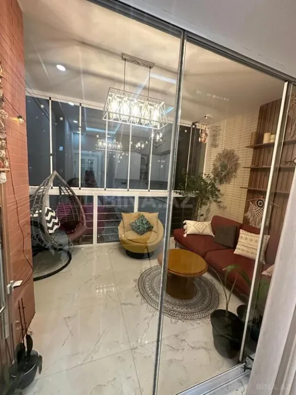 Kirayə verilir 4 otaqlı mənzil 185 m²