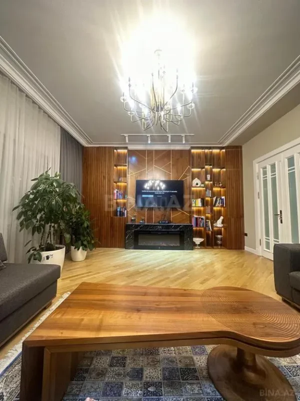 Kirayə verilir 4 otaqlı mənzil 185 m²