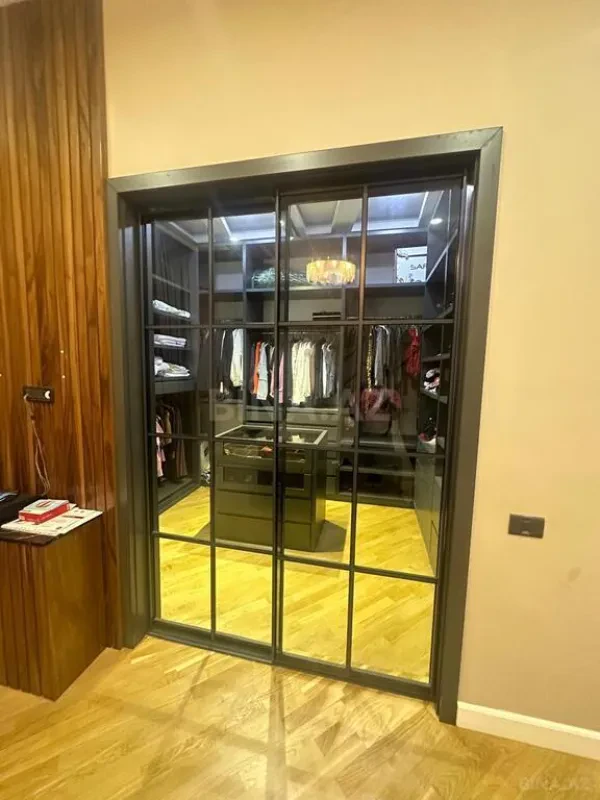 Kirayə verilir 4 otaqlı mənzil 185 m²