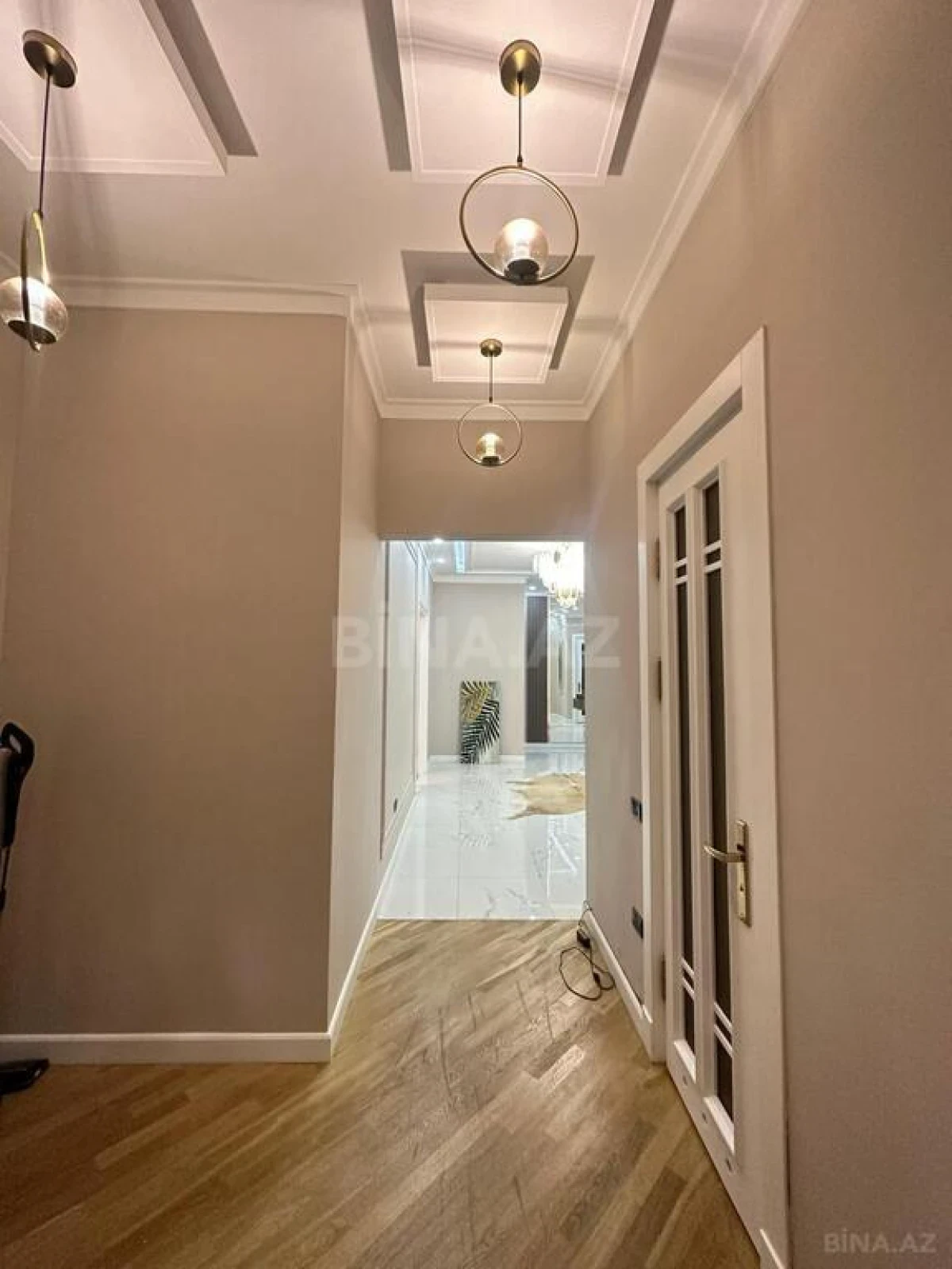 Kirayə verilir 4 otaqlı mənzil 185 m²