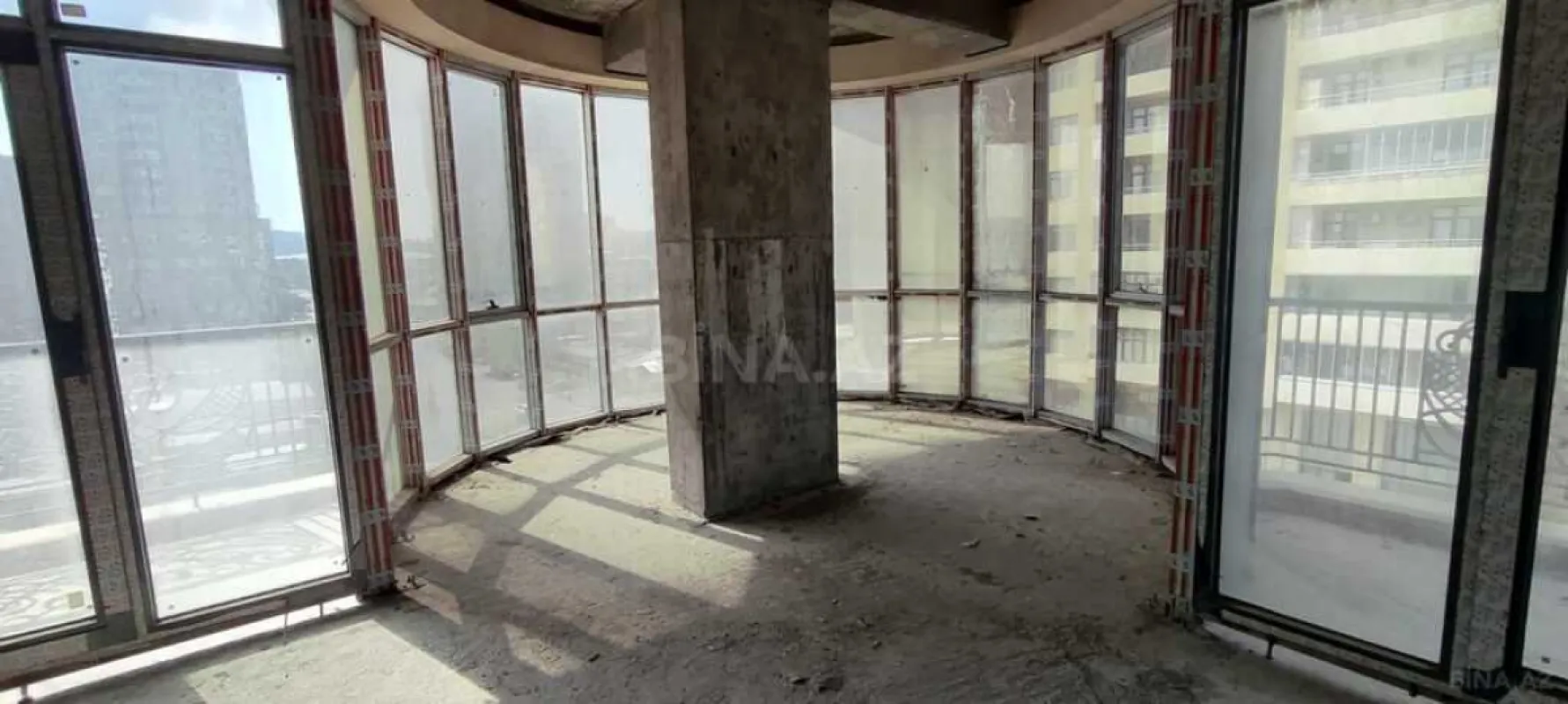 Satılır 3 otaqlı mənzil 159 m²