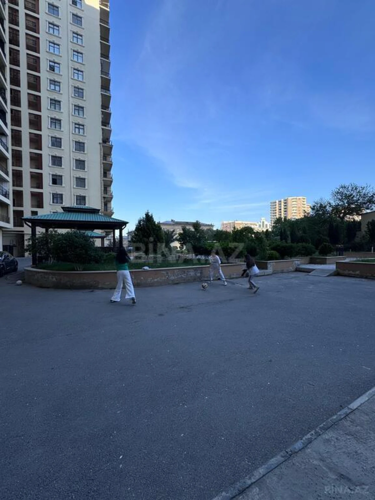 Satılır 3 otaqlı mənzil 159 m²