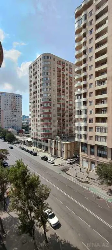 Satılır 3 otaqlı mənzil 159 m²