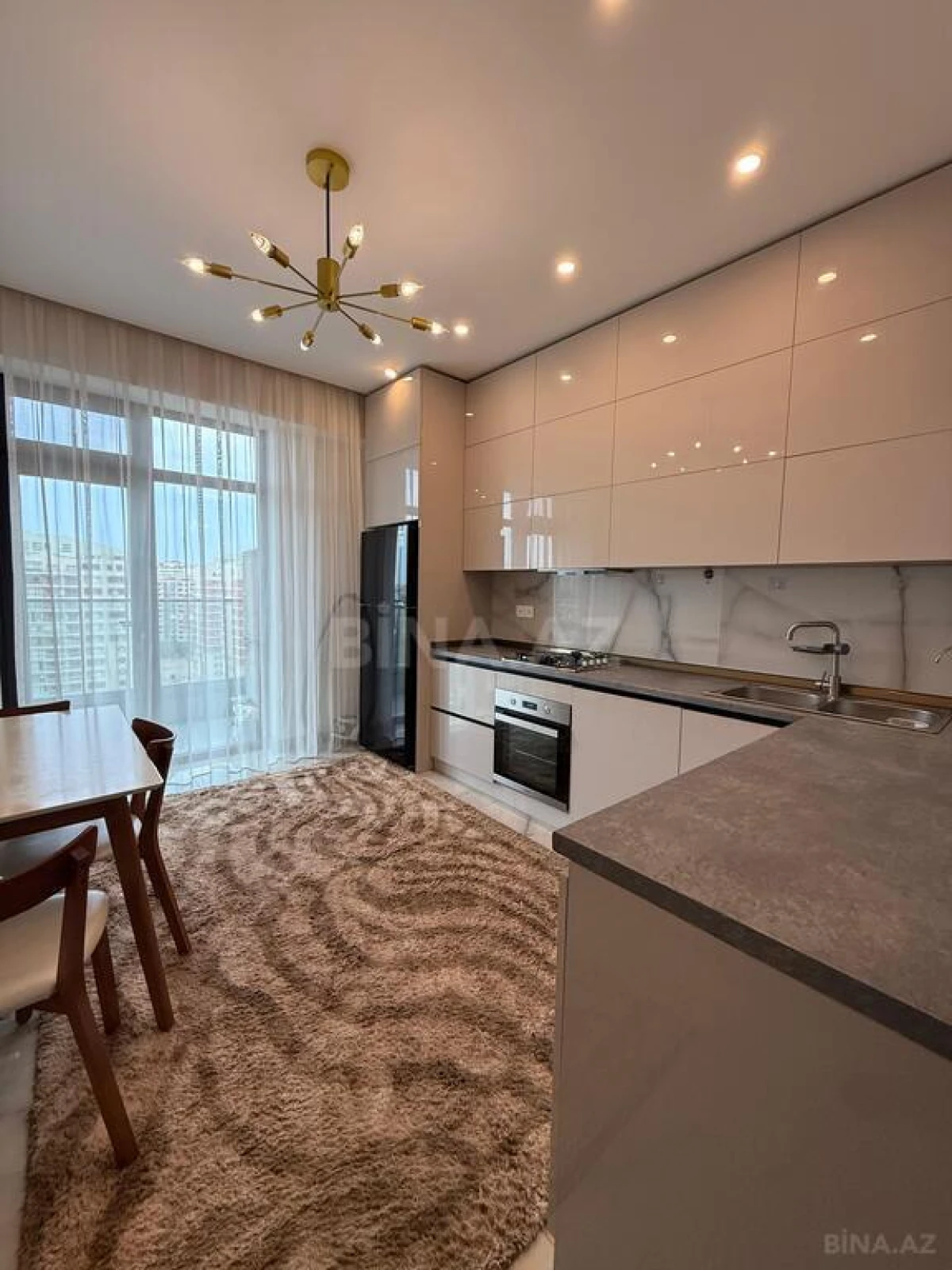 Satılır 3 otaqlı mənzil 98 m²