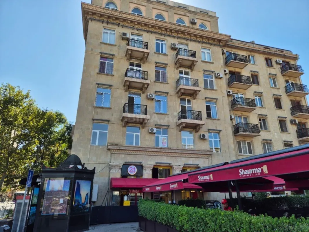 Satılır 3 otaqlı mənzil 105 m²