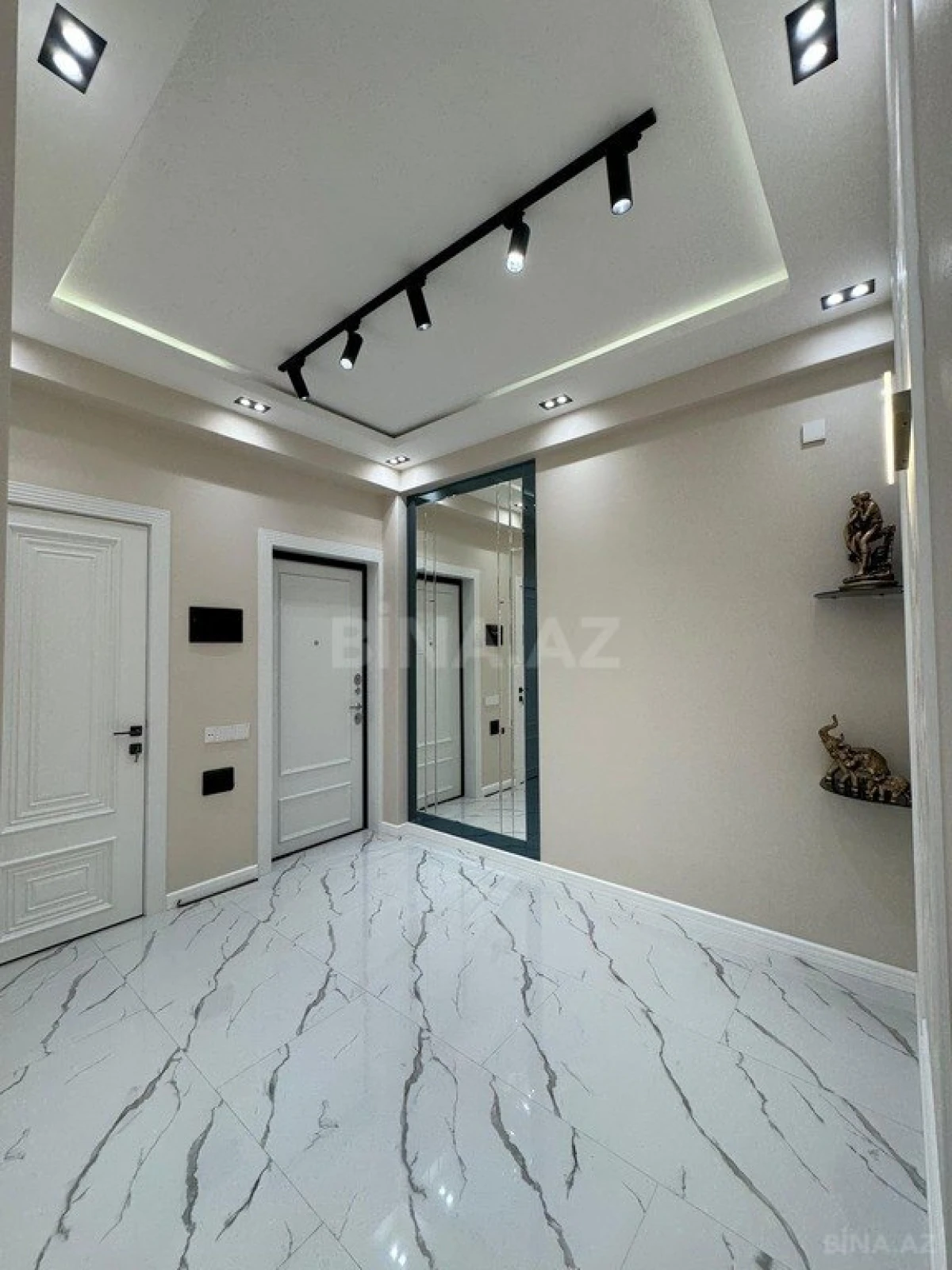 Satılır 4 otaqlı mənzil 110 m²