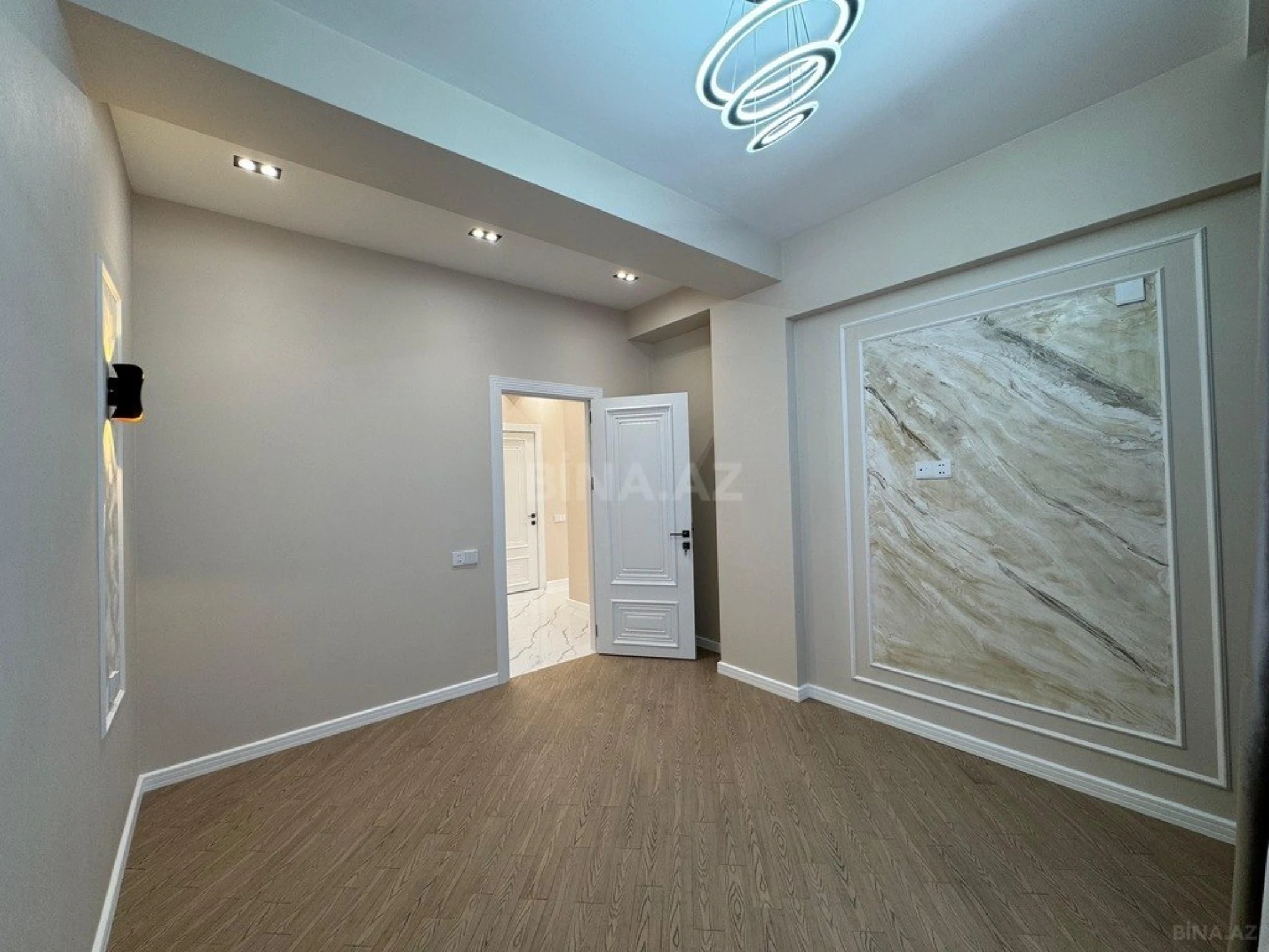 Satılır 4 otaqlı mənzil 110 m²