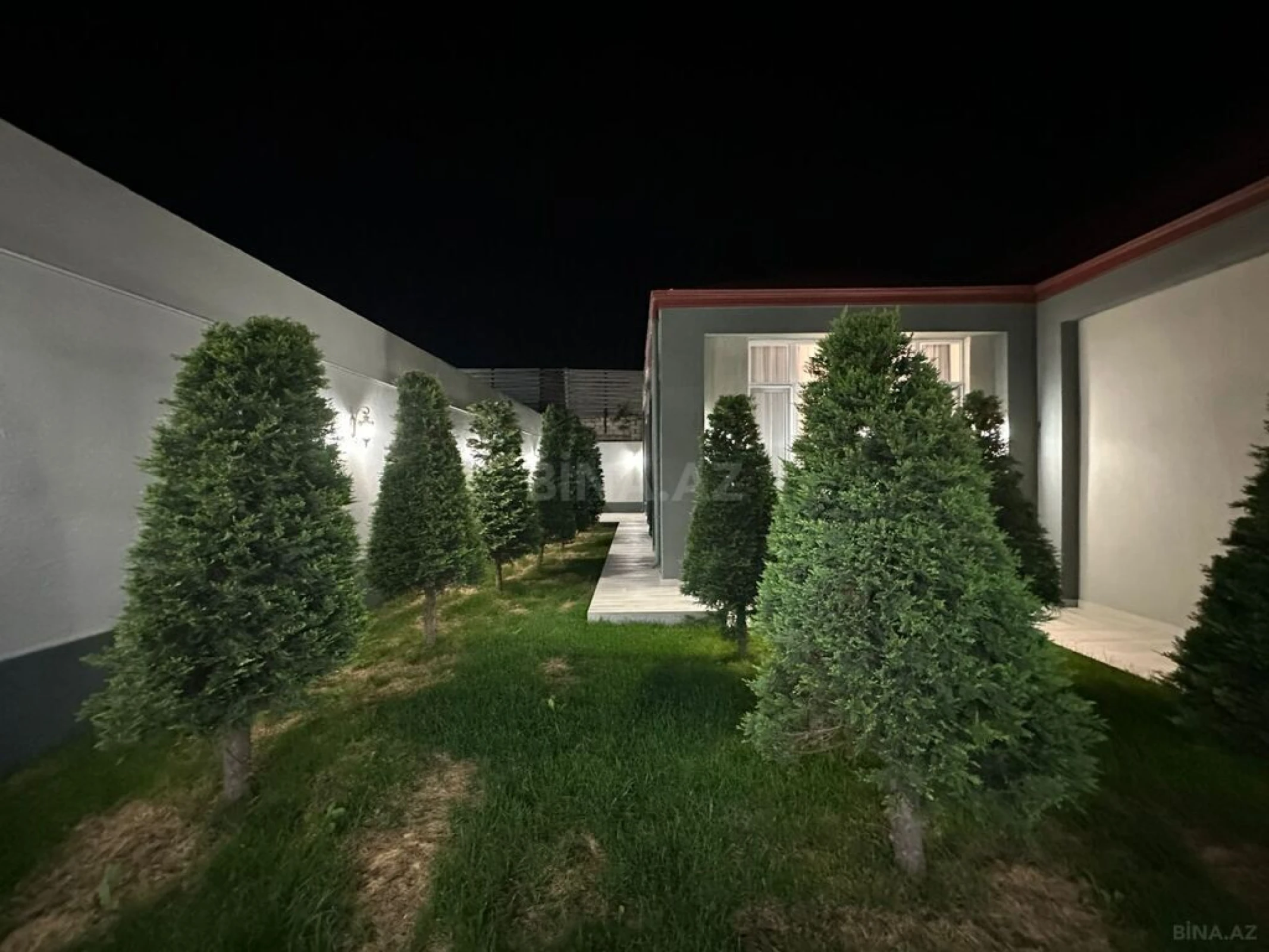 Satılır 5 otaqlı həyət evi 265 m²