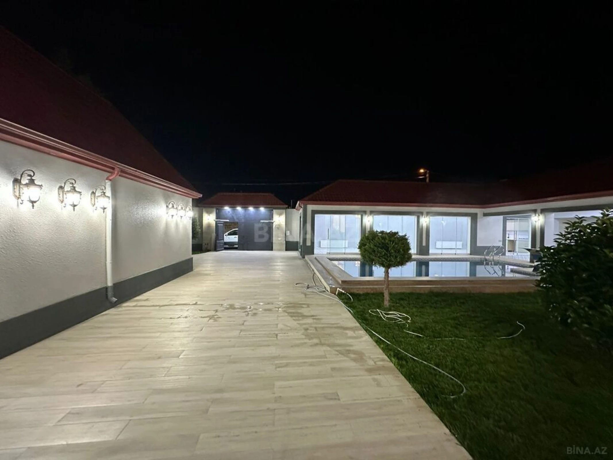 Satılır 5 otaqlı həyət evi 265 m²