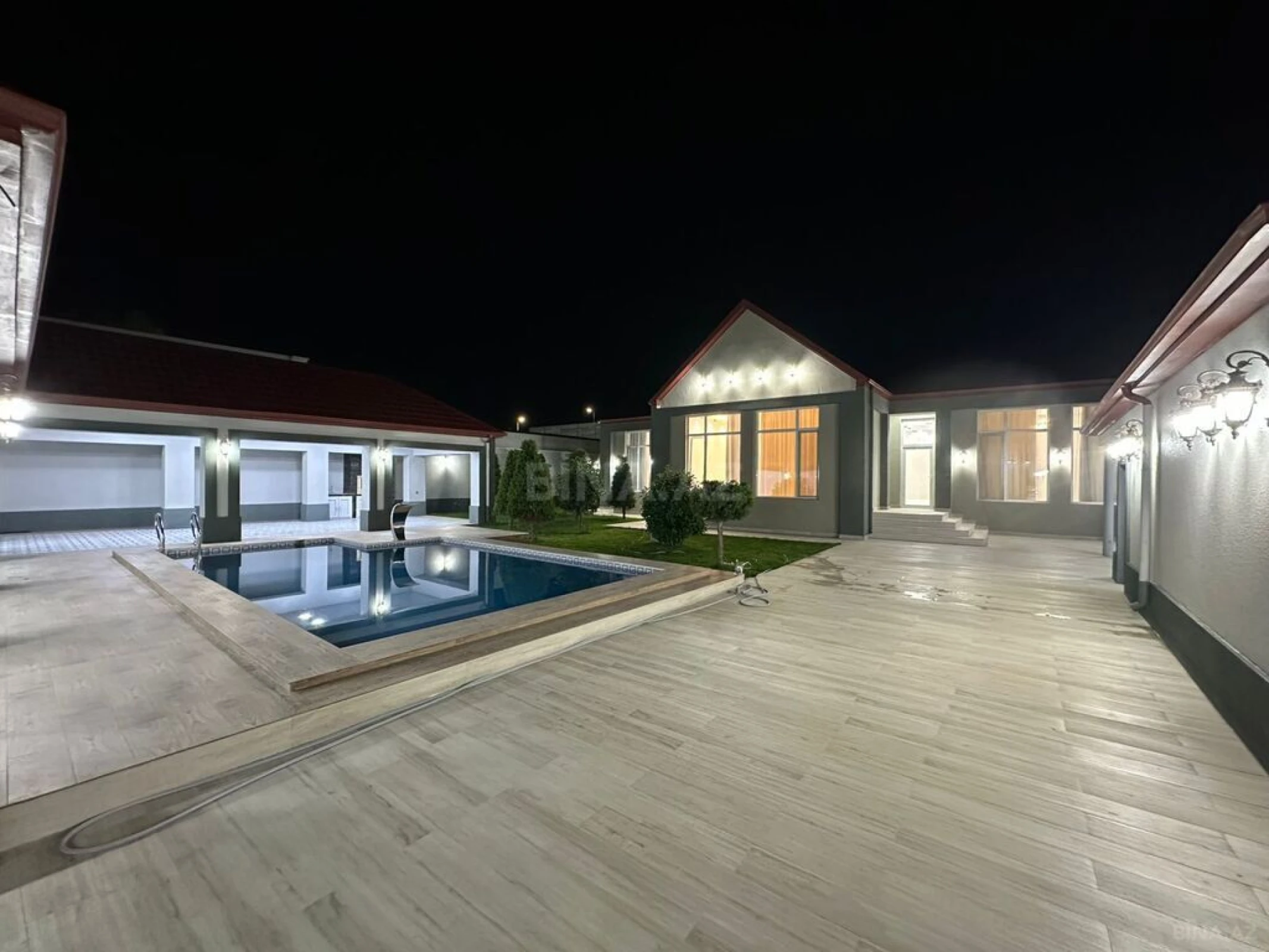 Satılır 5 otaqlı həyət evi 265 m²